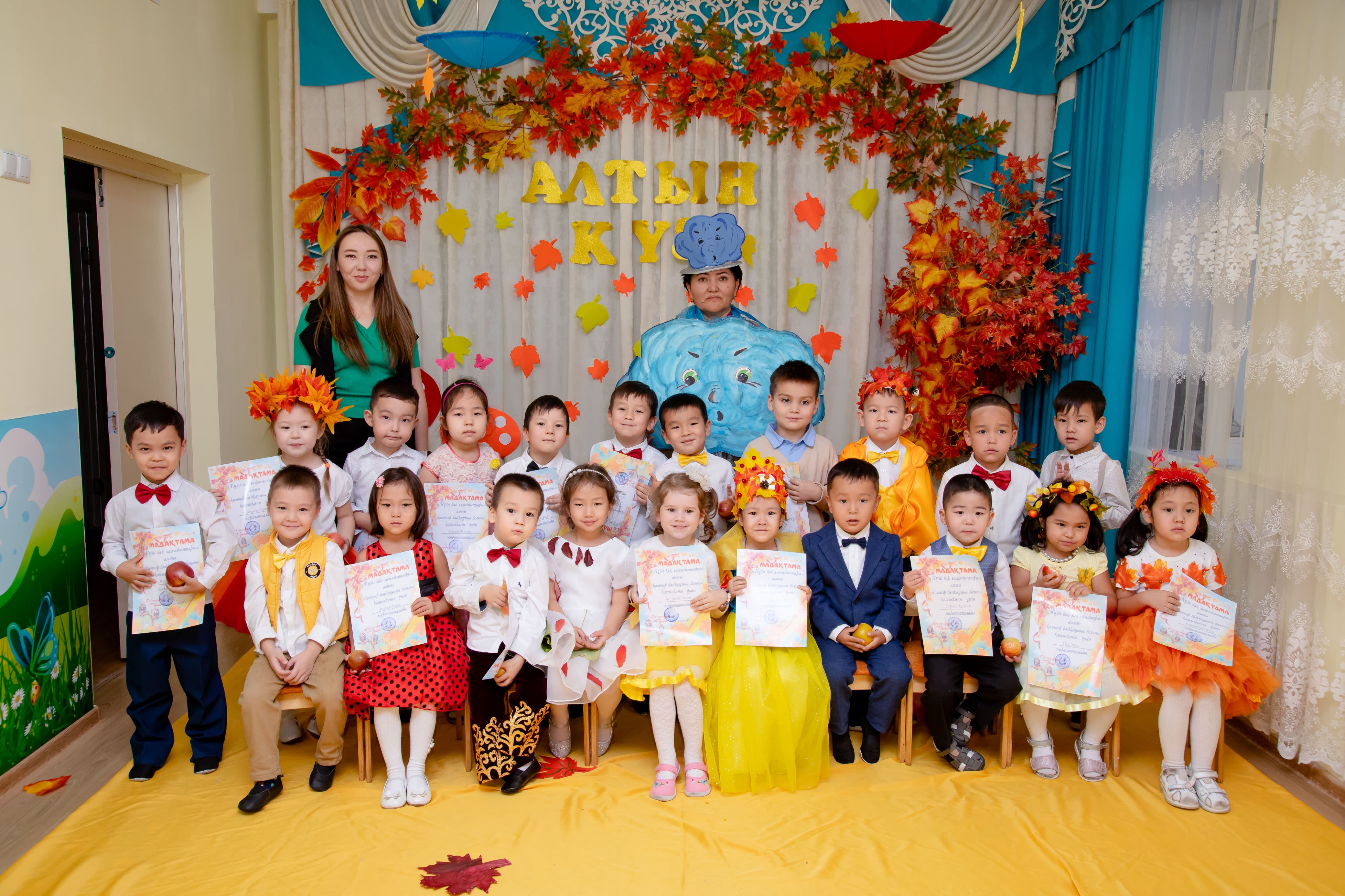 Берекелі, Алтын күз!" атты ертеңгілігімізден естелік суреттер Тәрбиешілер: Мухаметжанова Ж.А. Әбілмажымова Т.Ә. Музыка жетекшісі: Шәріпов Ғ.И.