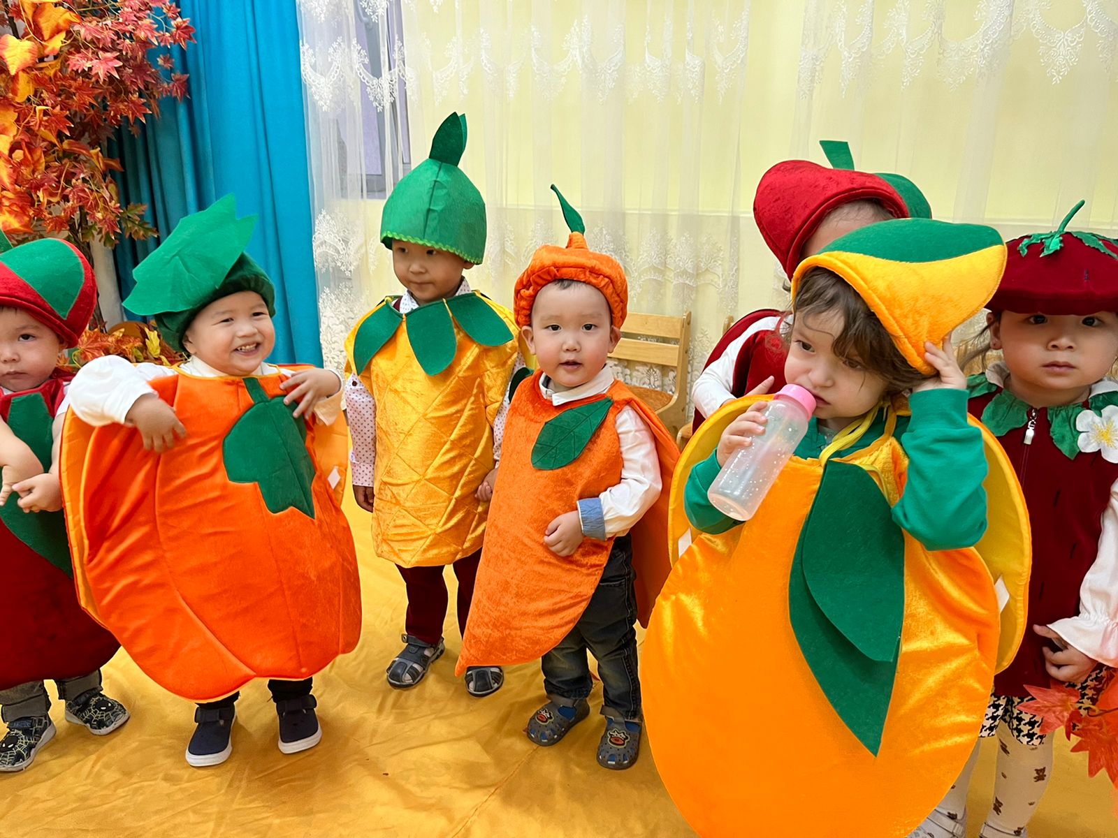 31.10.2023ж. кіші "Бәйшешек" тобының алтын күз мерекелік бағдарламасы Тәрбиеші: Альтаева Г.К. Нурадинова К.М. Музыка жетекшісі: Шәріпов Ғ.И.