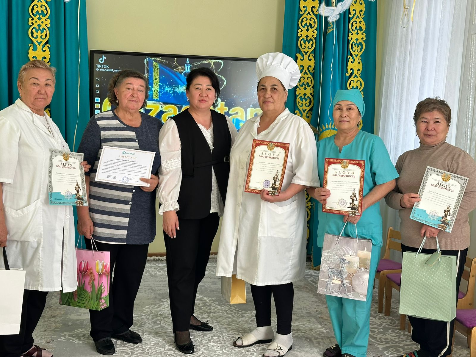 Қарттарым-асыл қазынам