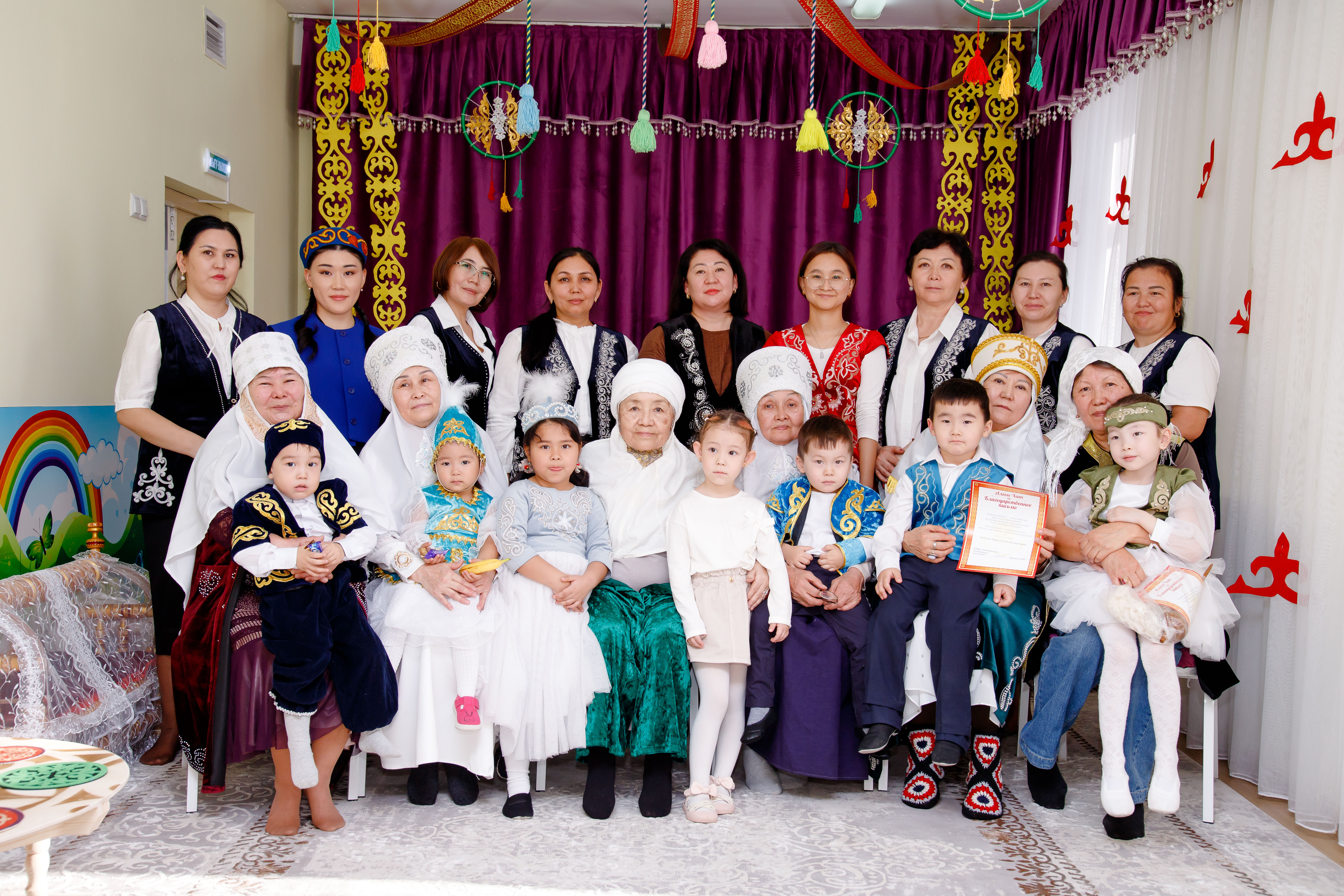 Әжелер мектебі – мейірімнің бастауы 🌸  Бүгін балабақшамызда жүректерге жылулық сыйлаған керемет іс-шара – «Әжелер мектебі» өтті.